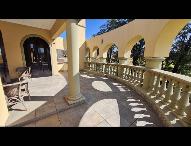 4.5 BEDROOM HOUSE FOR SALE IN BLUE VALLEY GOLF ESTATE